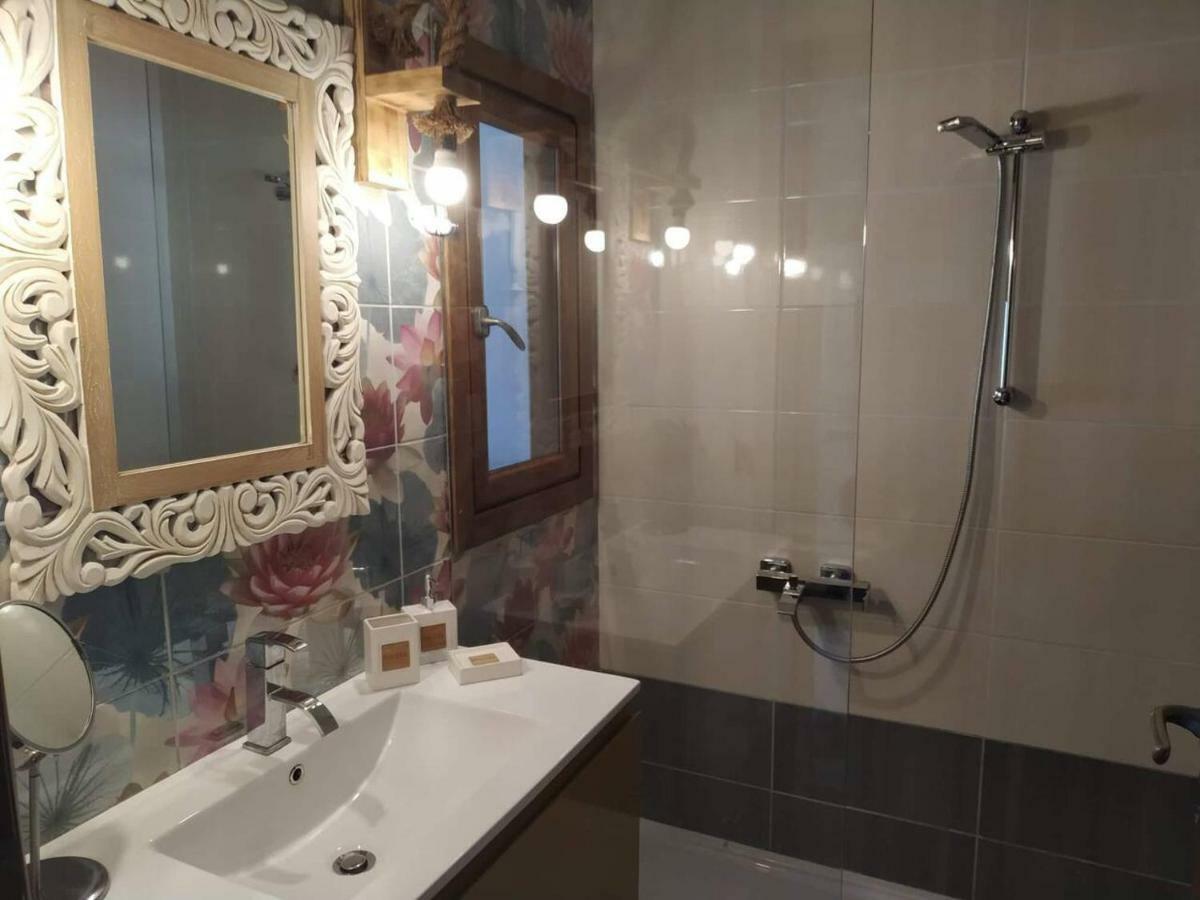 Loutraki Μοναδικής Θέσης Διαμέρισμα Στη Θάλασσα ภายนอก รูปภาพ